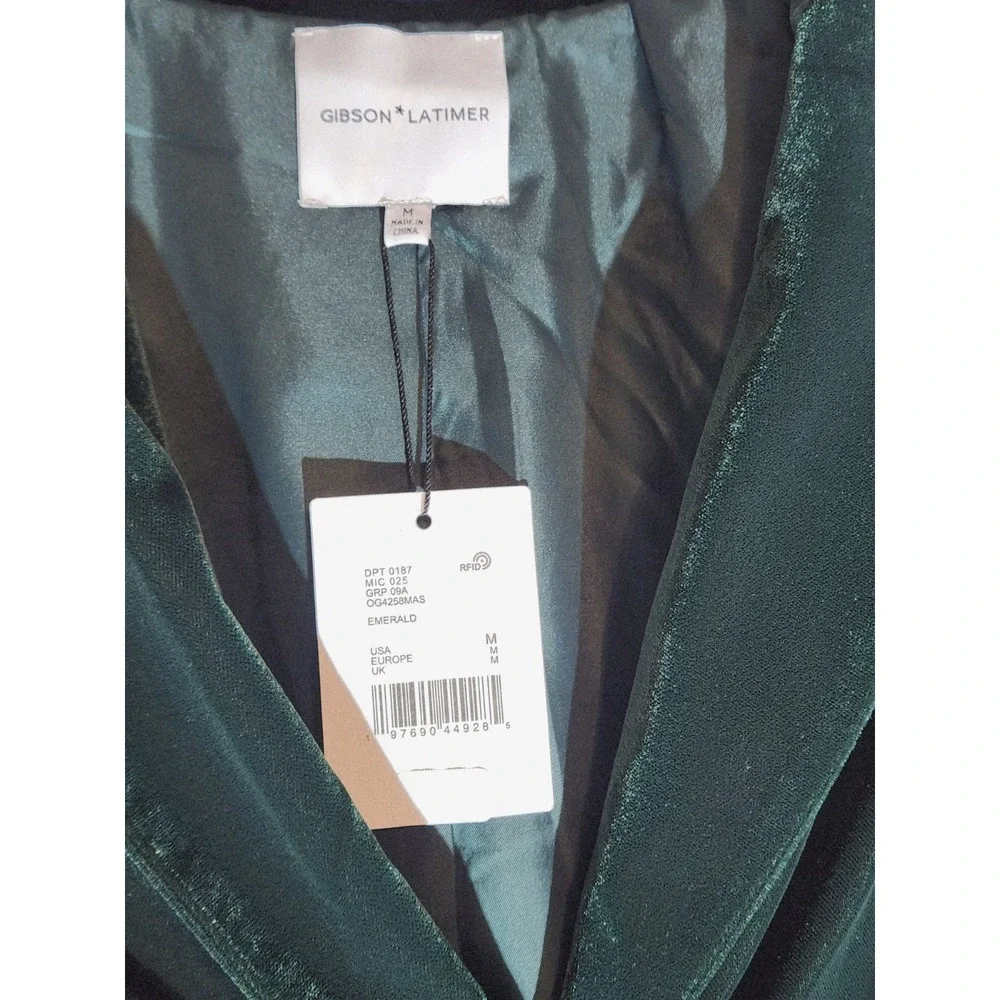 Gibson & Latimer Velvet Notch Lapel Front Coordinating Blazer in Green Size: MED